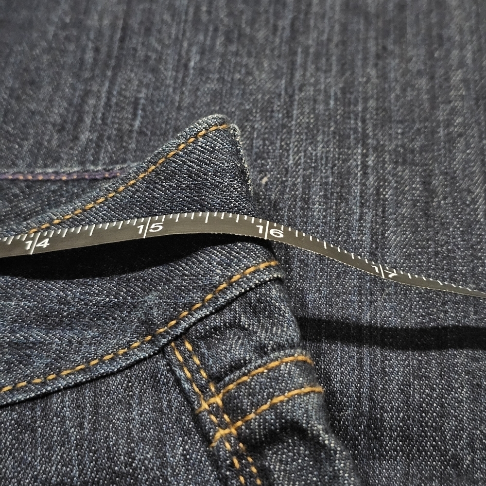 Tommy Hilfiger โฆ Mid-Rise Easy Fit Bootcut Jeans โฆ Blue Wash Stretch Sz 4 NWT - Picture 14 of 16
